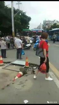 发生车祸吃瓜群众,吃瓜群众的围观瞬间