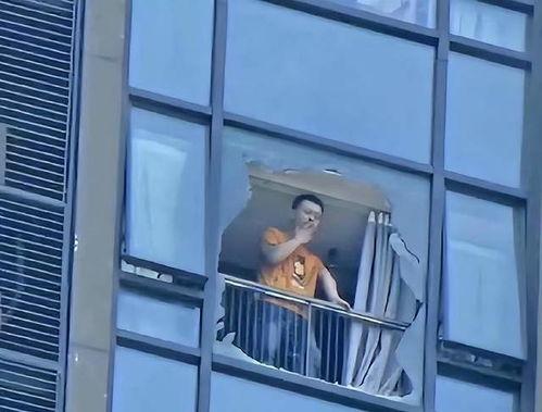 成都天府二街吃瓜群众是谁,揭秘成都天府二街“吃瓜群众”背后的故事