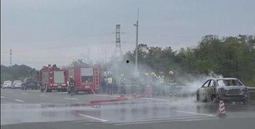 围观火灾的吃瓜群众视频