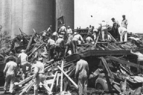 围观火灾的吃瓜群众视频